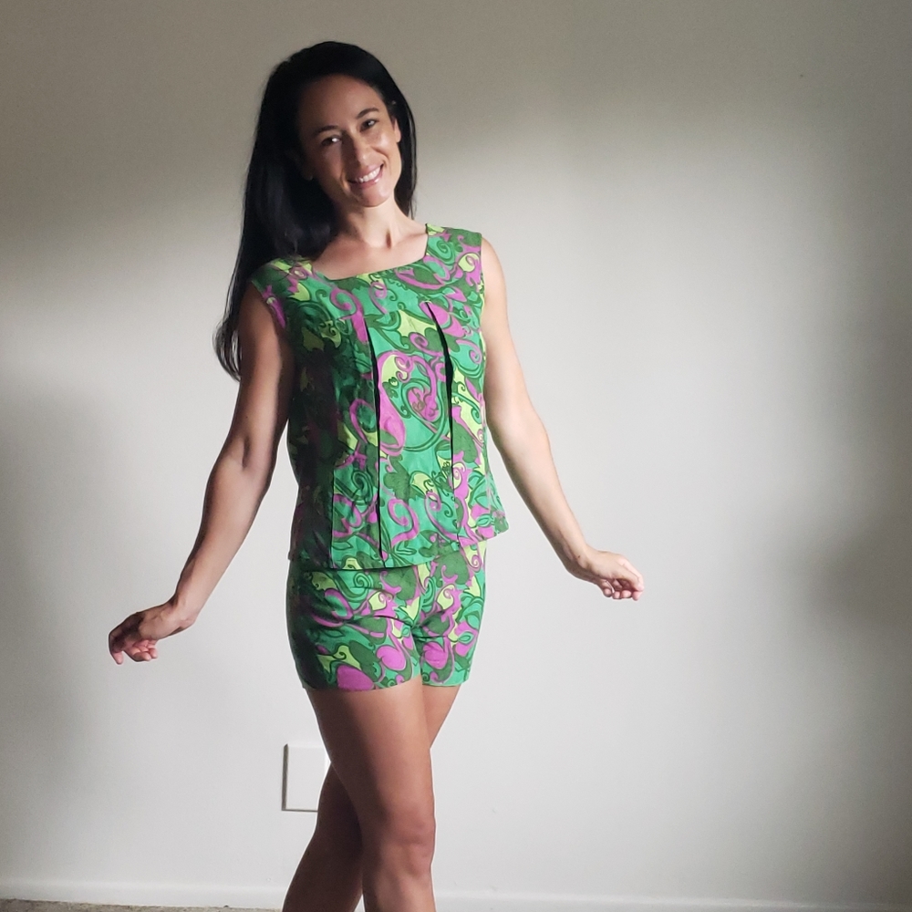1960s Psychedelic Linen Shorts and Blouse Set - Picture 4 of 8